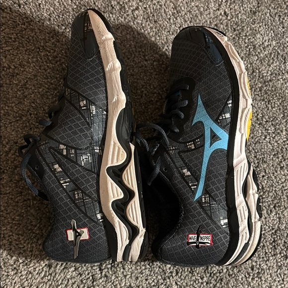 Mizuno Wave Inspire 10 Running Shoes - Picture 4 of 11